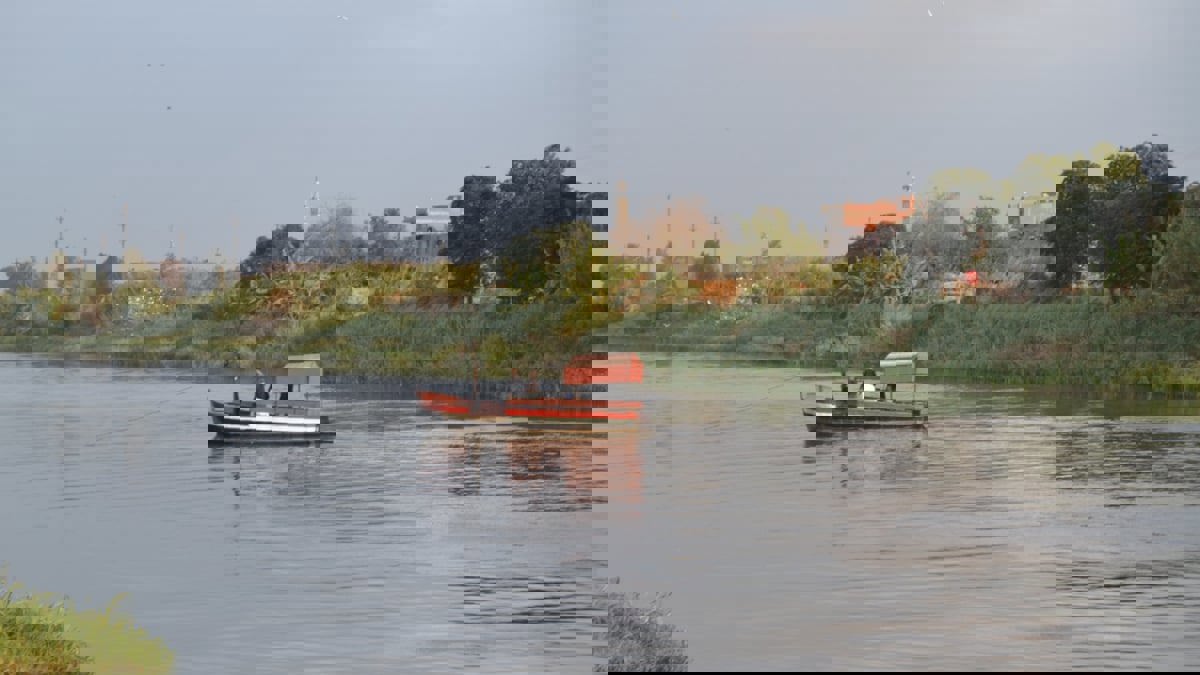 وفاة شخصين وفقدان 5 بحادث غرق مركب عمال في النيل (صور) 