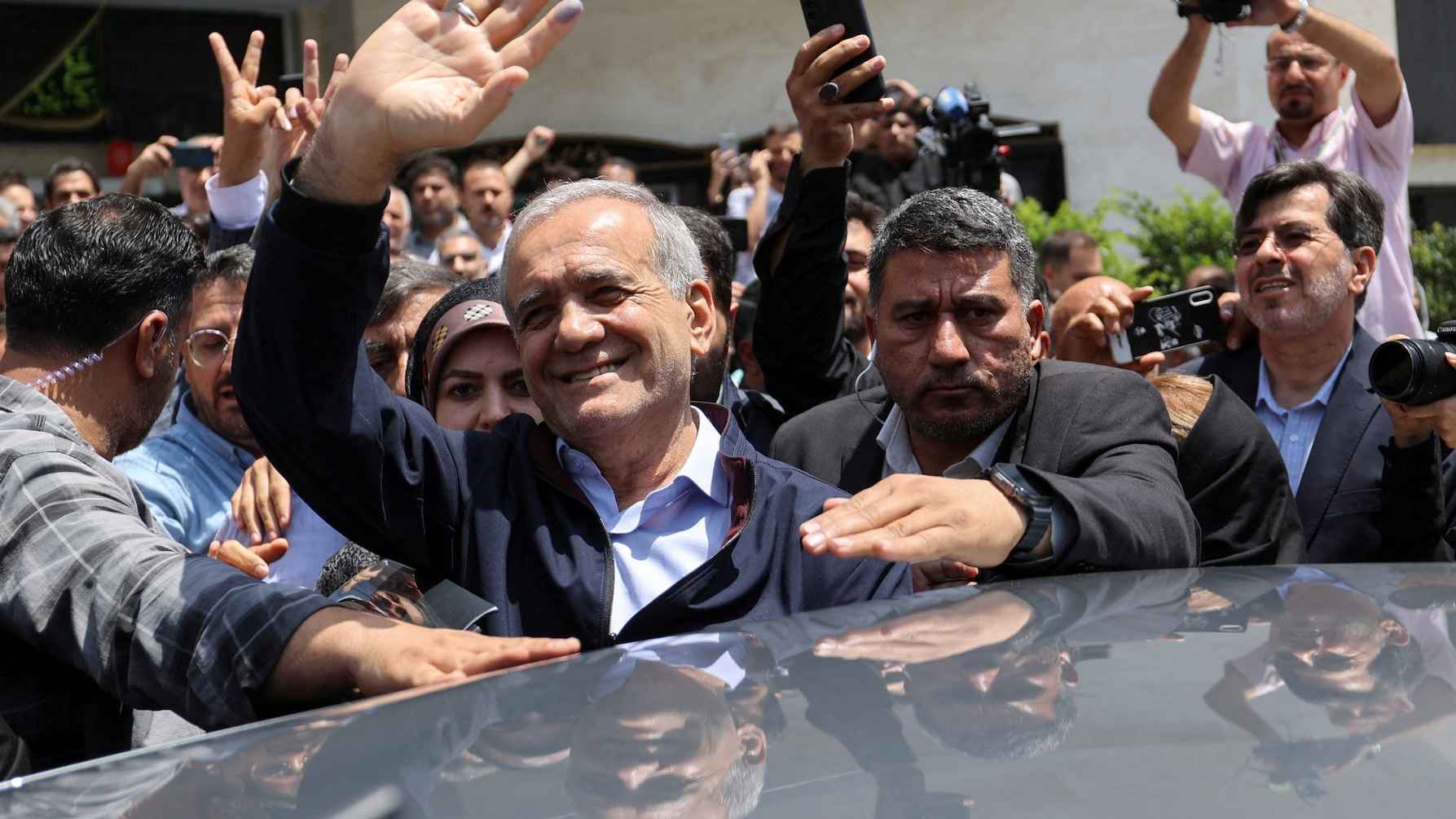 "صمام أمان لإيران".. نقاط قوة تزيد حظوظ بزشكيان في الانتخابات