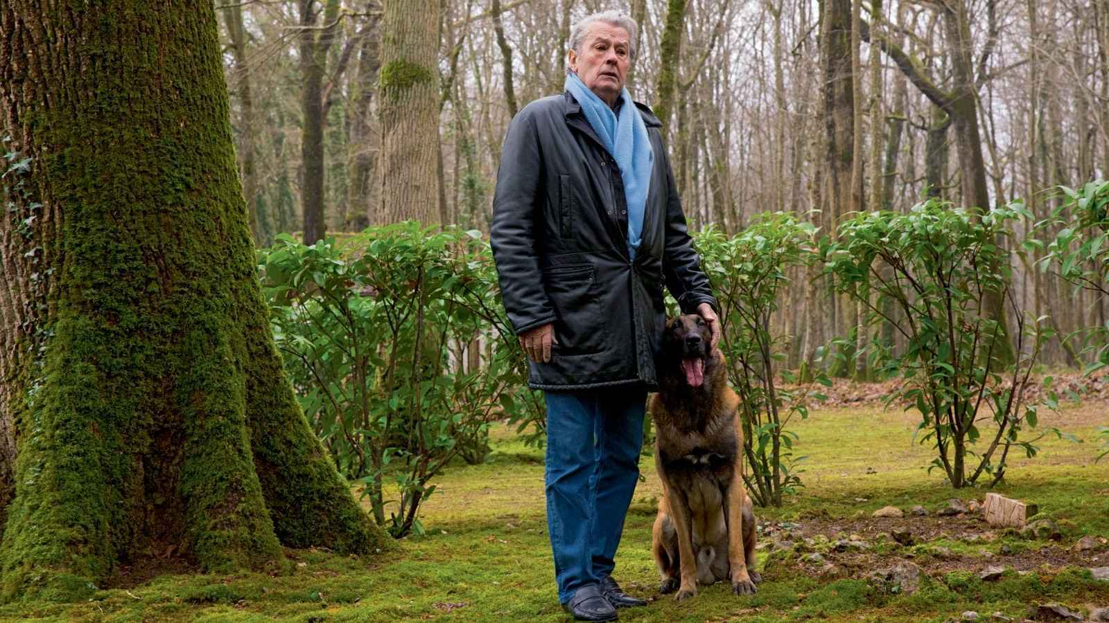 قلعة مهيبة.. هنا سيدفن نجم السينما الفرنسي آلان ديلون (صور)