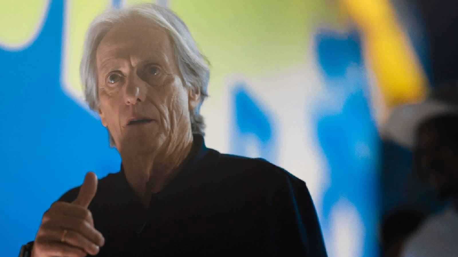 غضب وجنون جيسوس بعد صافرات الاستهجان على عبد الإله العمري (فيديو)