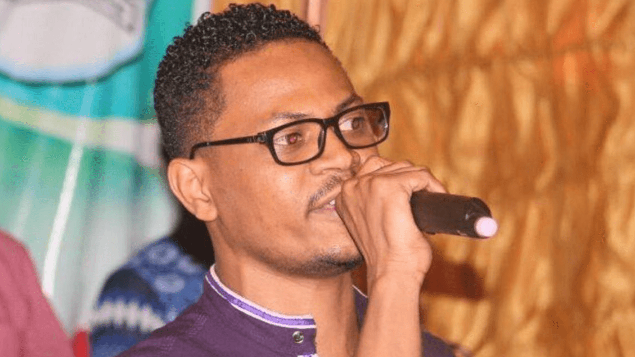 "الموسيقي المتمرّد".. رحيل مفاجئ للفنان السوداني محمد الجزار