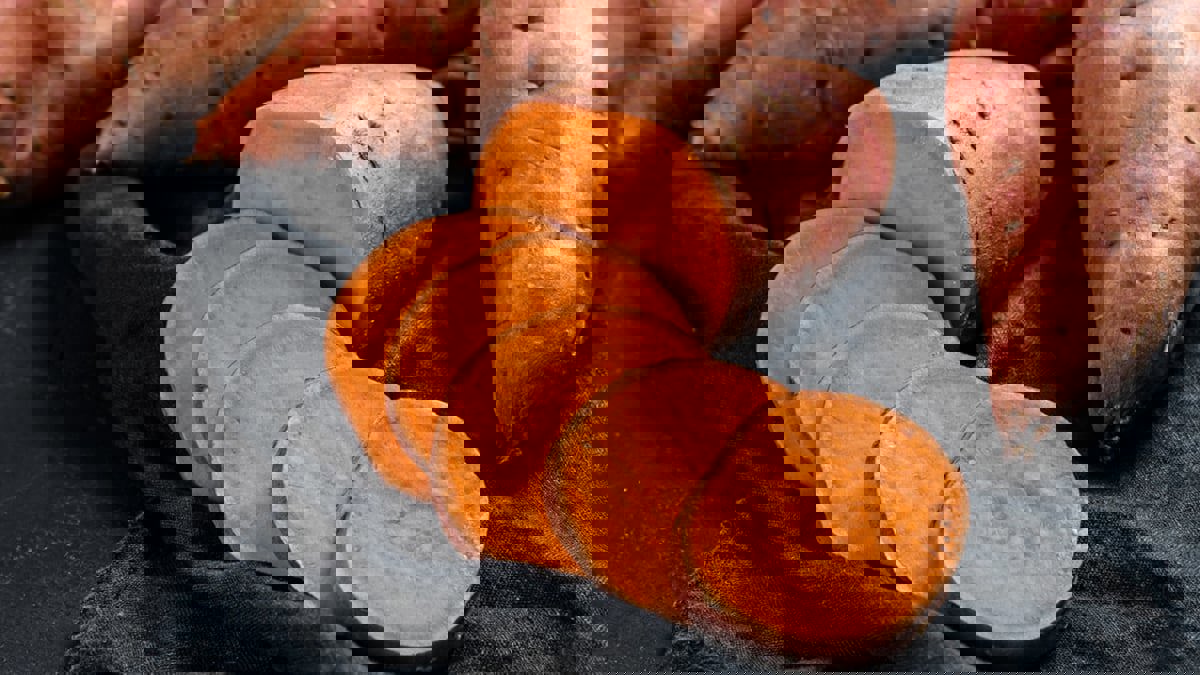 "كنز" من الفيتامينات والمعادن.. هذه فوائد البطاطا الحلوة