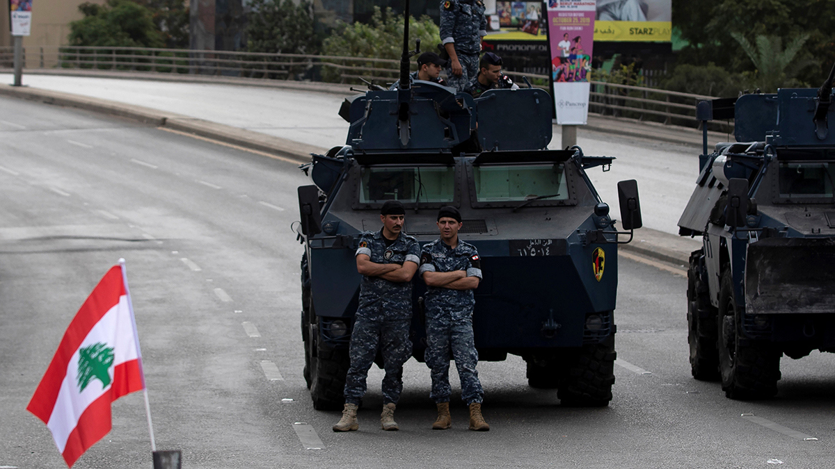 اشتباكات بين الجيش اللبناني ومحتجين إثر محاولة فتح طرق بالقوة ‎(فيديو)