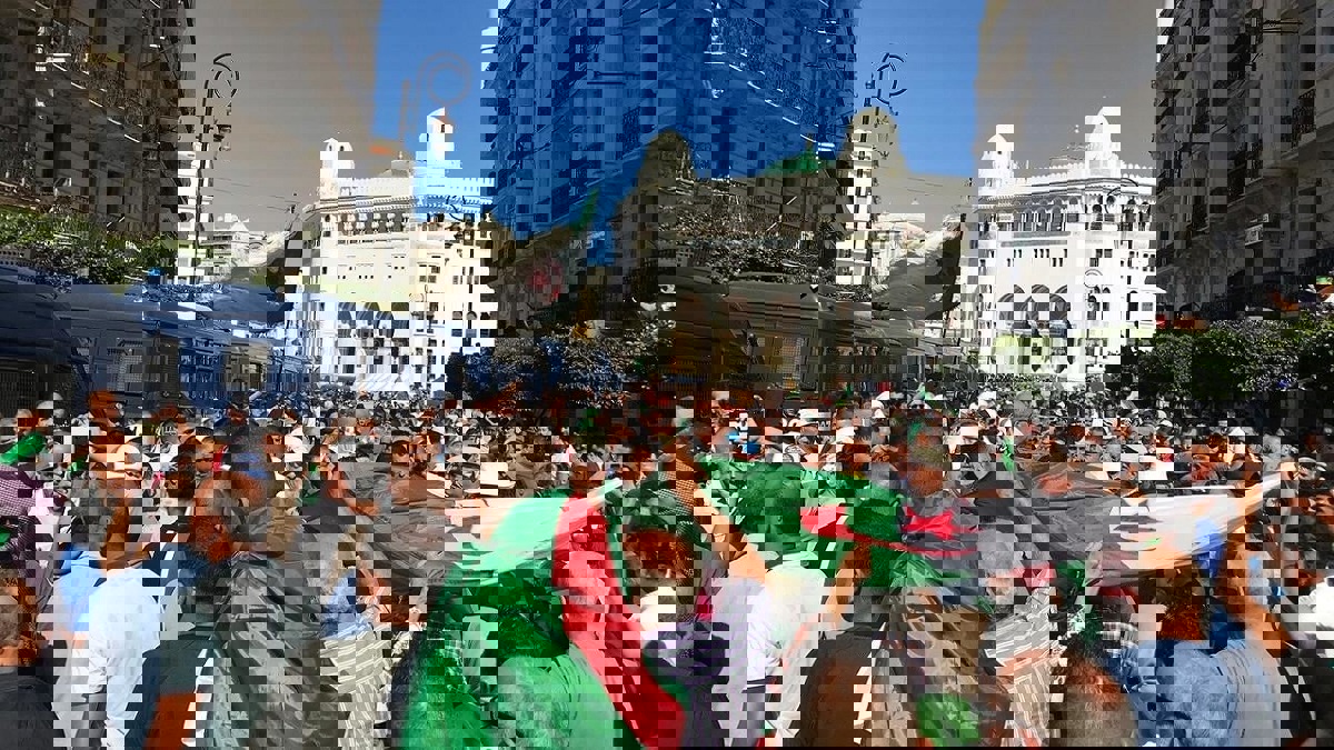 الجزائر توضح حقيقة توقيف نائبة فرنسية خلال مشاركتها في تظاهرات‎