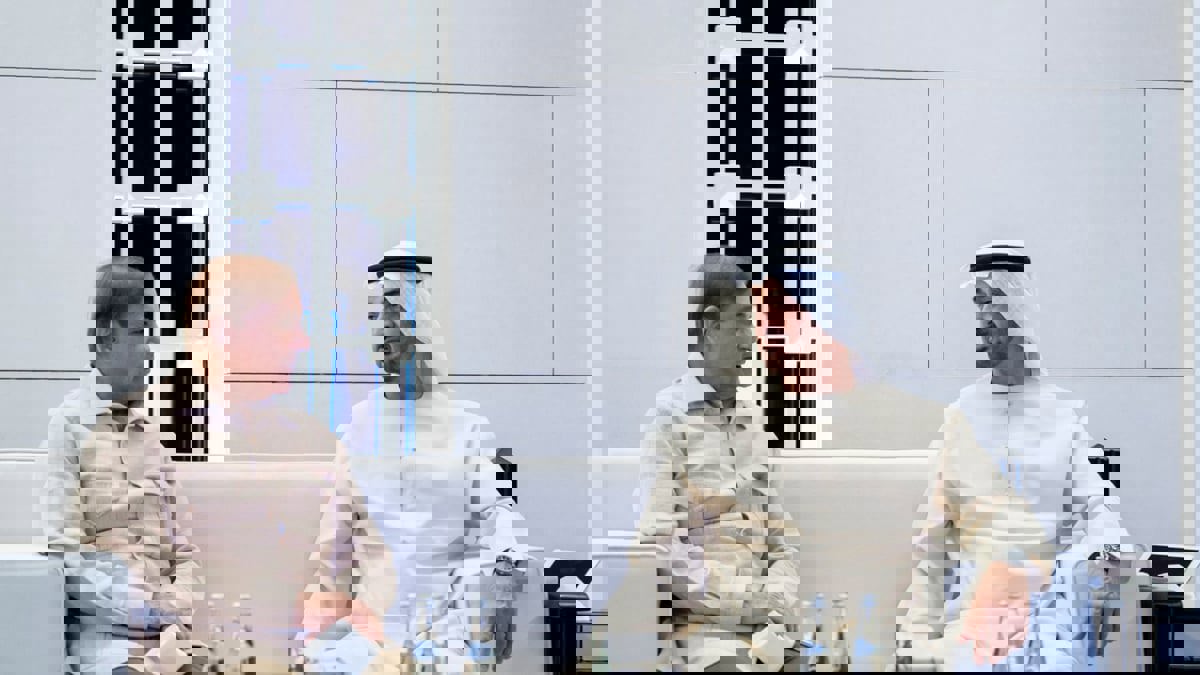 محمد بن زايد يبحث مع رئيس وزراء باكستان المستجدات الإقليمية والدولية