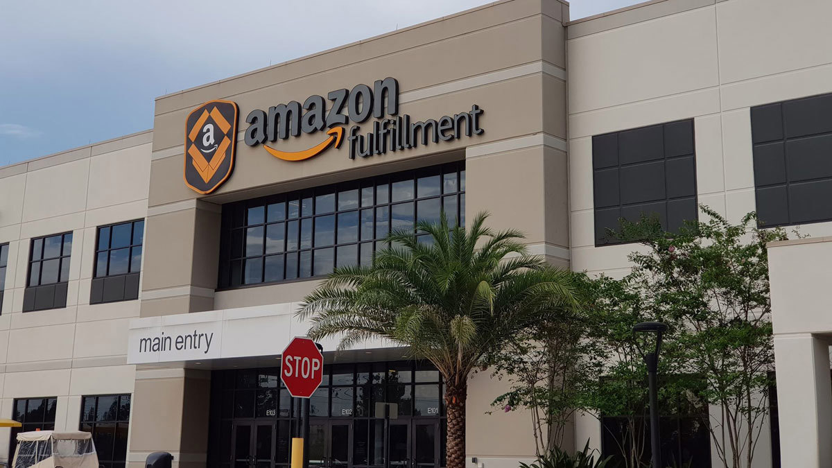 "أمازون" تتراجع عن التمييز بحق الفلسطينيين في الشحن المجاني