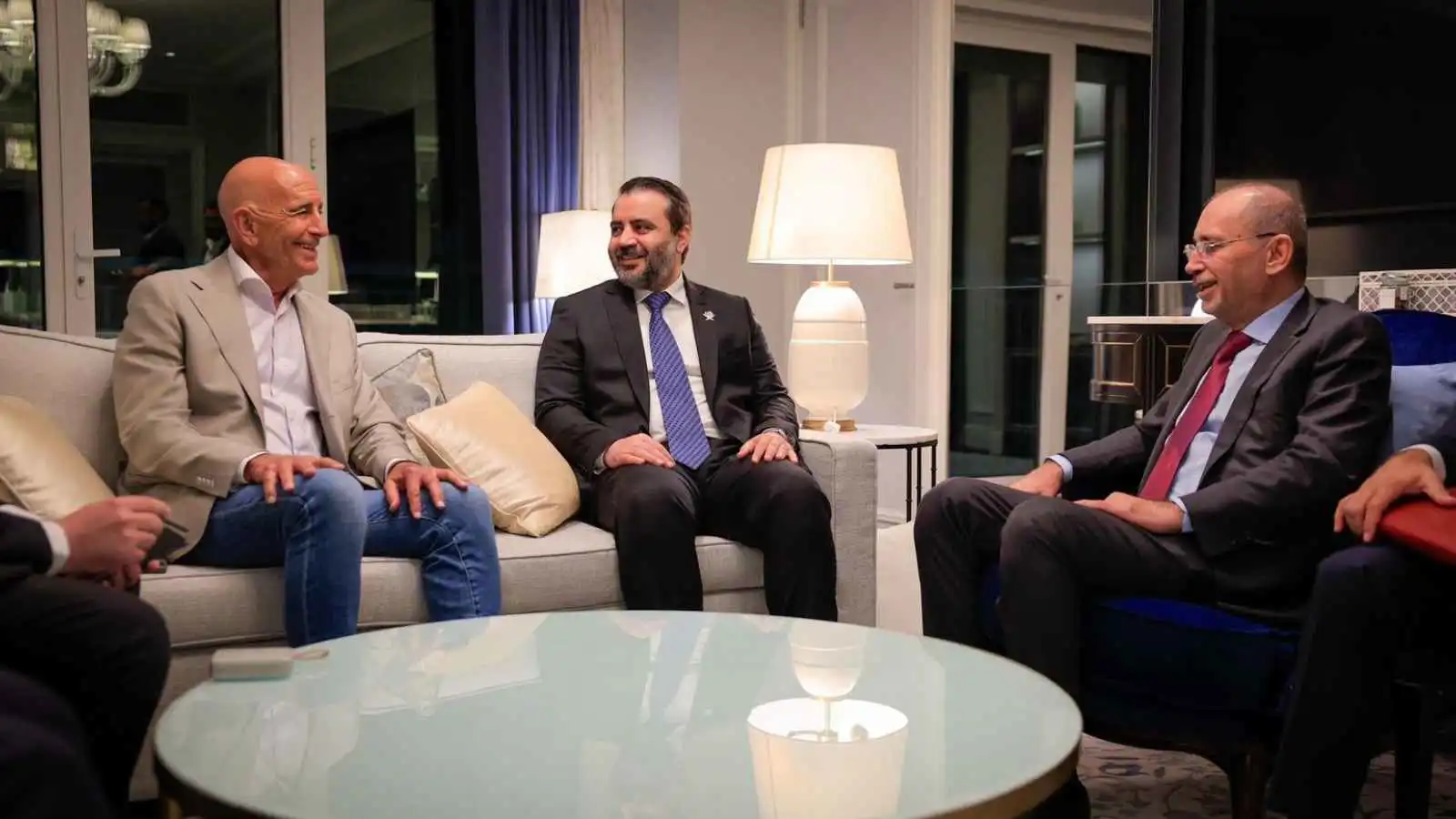 وزير خارجية سوريا يلتقي المبعوث الأمريكي باراك في الدوحة (صور)