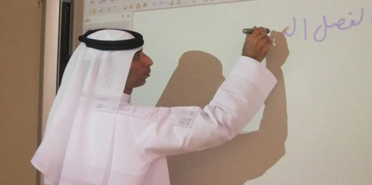 إجبار 100 معلم ومعلمة في السعودية على الوقوف ساعتين لتكريمهم في يوم المعلم