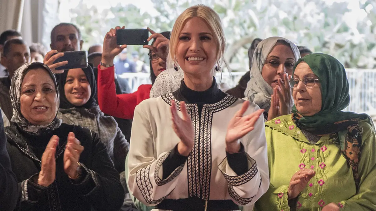 تقبيل يد إيفانكا ترامب في المغرب يثير الجدل (صور)