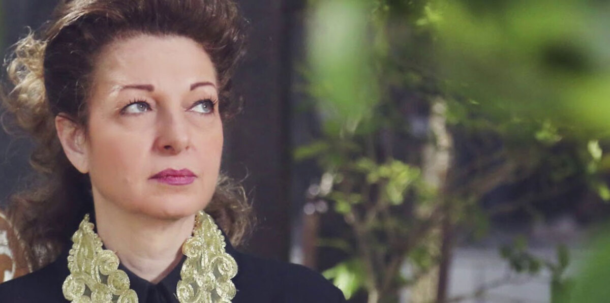 الفنانة نادين خوري تعود للمسرح بعد انقطاع دام 20 عامًا (فيديو إرم)