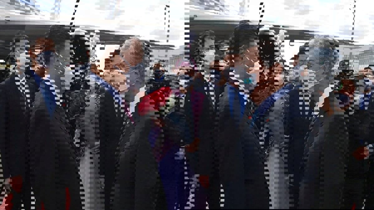 الرئيس الصيني يصل كازاخستان في أول زيارة خارجية له منذ كورونا