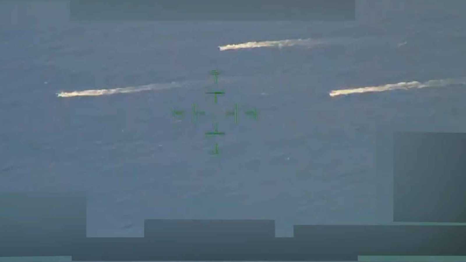 الجيش الأمريكي يعلن مقتل 3 بغارة على قوارب لتهريب المخدرات (فيديو)