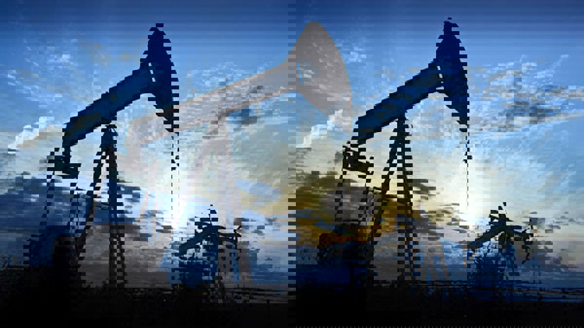 أسعار النفط تتراجع وسط ترحيب المتعاملين بأنباء لقاح كورونا