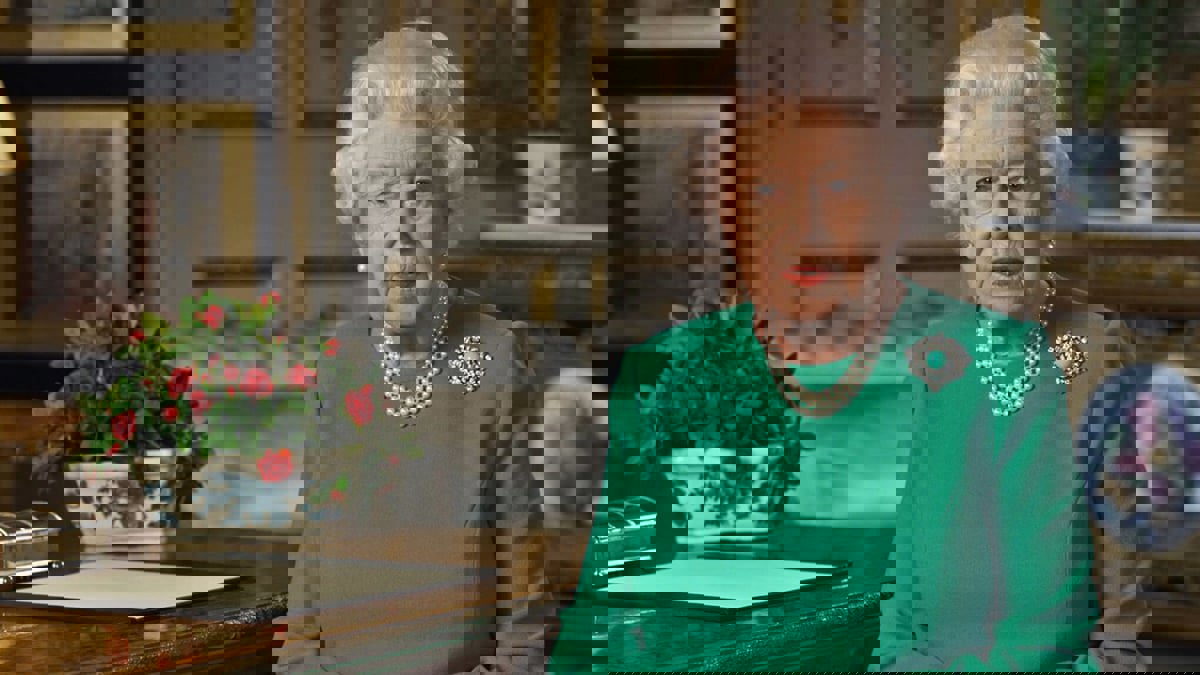 استطلاع: ثلت البريطانيين يفضلون تنحي الملكة لصالح الأمير تشارلز