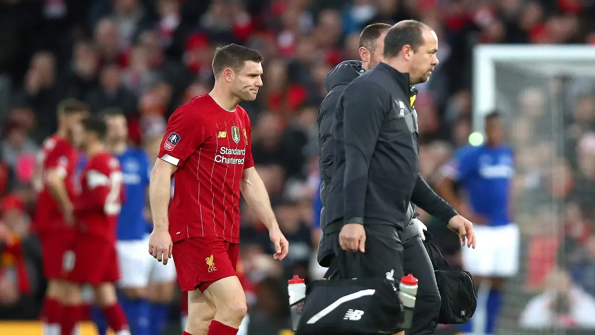 صدمة جديدة لليفربول بعد إصابة جيمس ميلنر أمام إيفرتون في كأس الاتحاد الإنجليزي