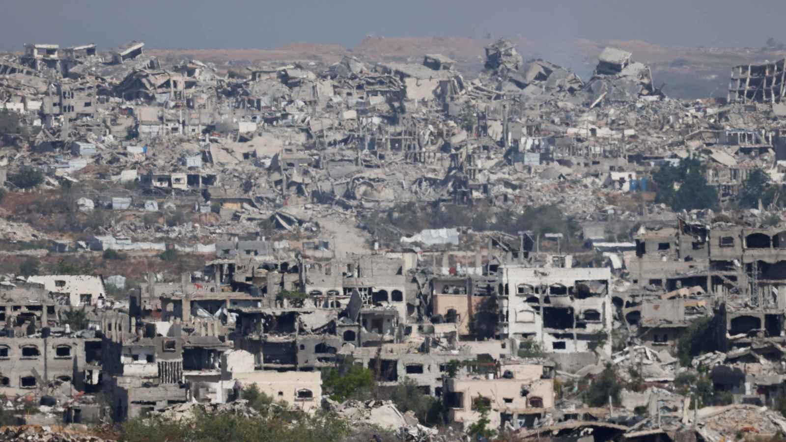 لمنع حماس من استخدامها.. الجيش الإسرائيلي يسحق أنقاض مباني غزة