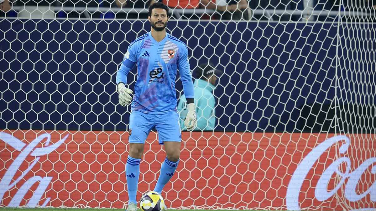 "أنا ماشي".. محمد الشناوي يشتبك مع مشجعي الأهلي المصري (فيديو)