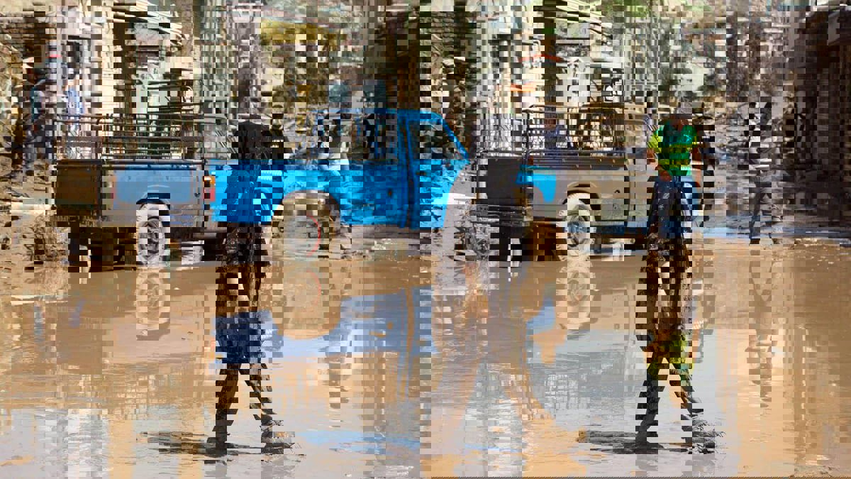 بعد أن أجلت 60 ألف شخص.. إيران تحذر من فيضانات جديدة بالأهواز