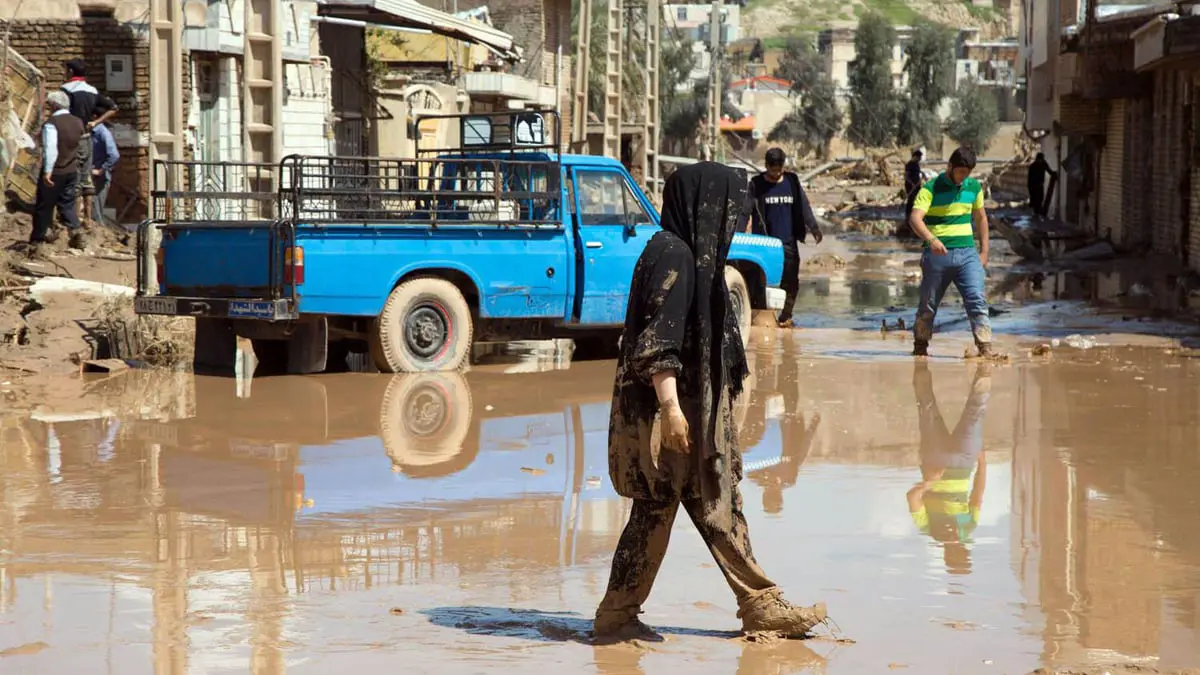 بعد أن أجلت 60 ألف شخص.. إيران تحذر من فيضانات جديدة بالأهواز