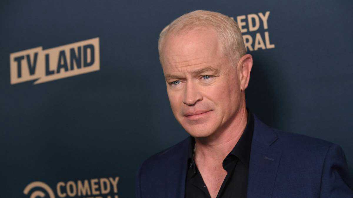 بسبب "القبلات".. نيل ماكدونو يواجه تهميشًا في هوليوود