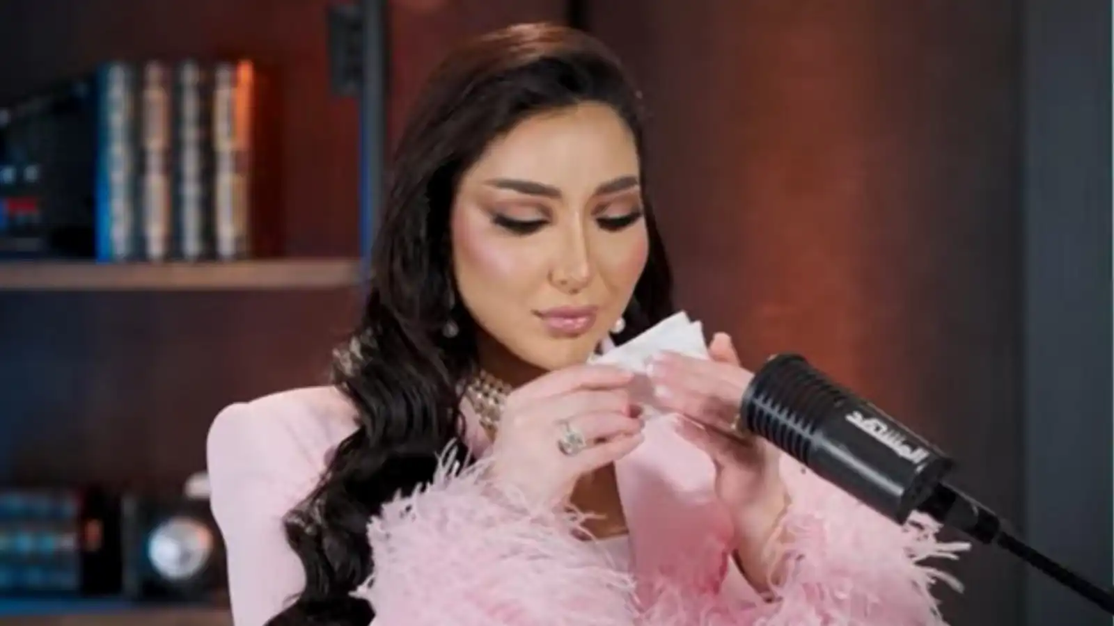 بالدموع.. دنيا بطمة تروي تفاصيل معاناتها خلف القضبان