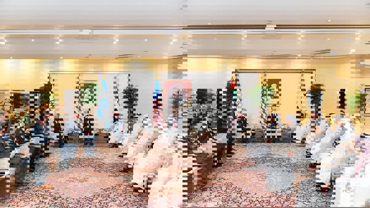 طحنون بن زايد يلتقي الوفد الأمريكي الإسرائيلي في أبوظبي (صور)