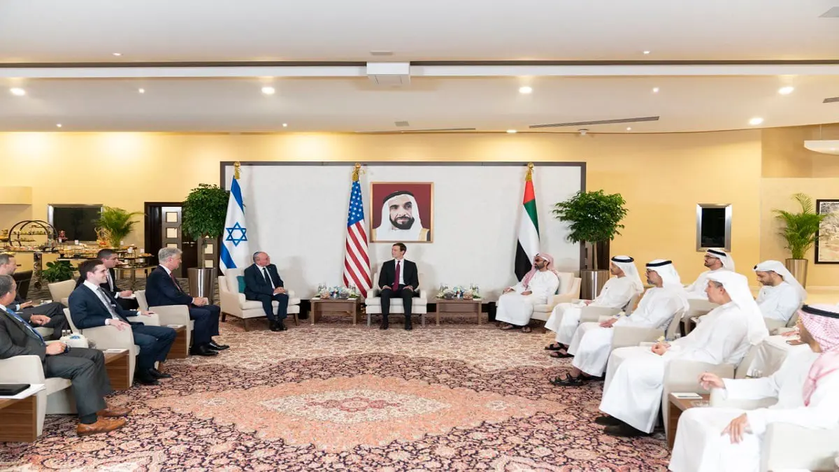 طحنون بن زايد يلتقي الوفد الأمريكي الإسرائيلي في أبوظبي (صور)