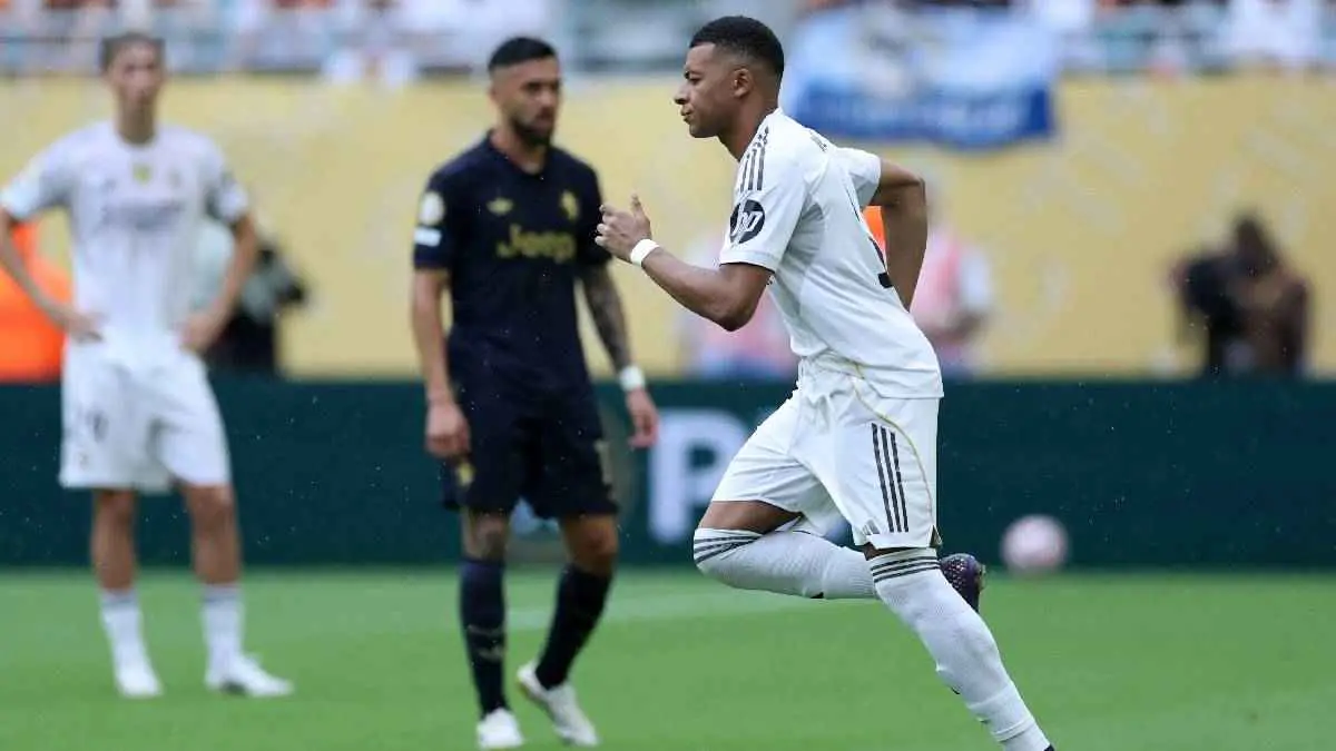 بعد تهديدات الفضيحة.. سر "رضوخ" مبابي لباريس سان جيرمان