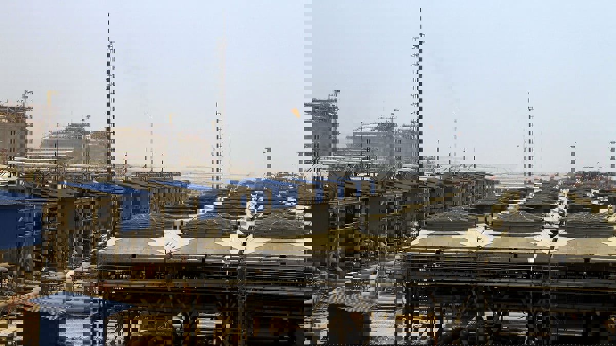 بانتظار رفع العقوبات.. إيران تعلن انتهاء تطوير حقل أزادجان النفطي في 2023