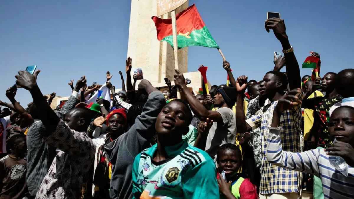 "تقرير صادم".. القارة السمراء تفقد زخمها الديمقراطي أمام العسكر والنزاعات