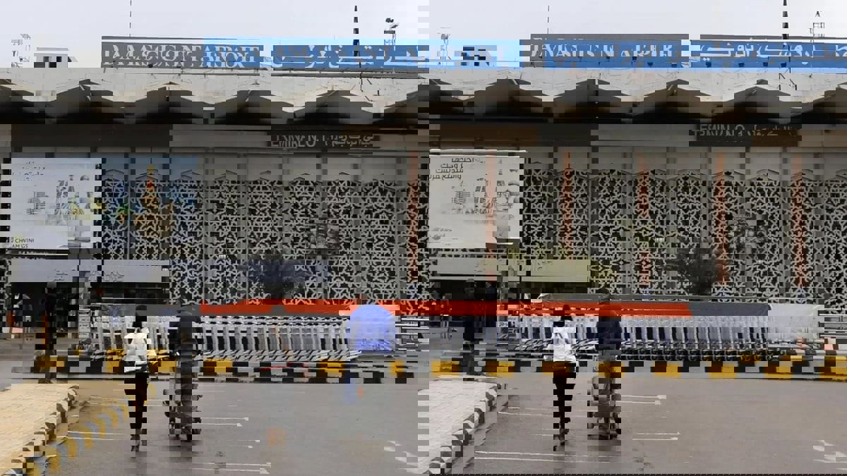 قصف متكرر لمطار دمشق الدولي.. رسائل سياسية بلغة النار