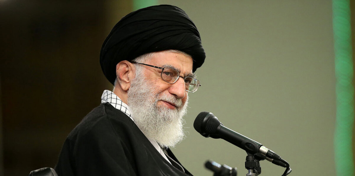 خامنئي يقول: "إن إيران لن تذعن لضغوط واشنطن بشأن الاتفاق النووي"