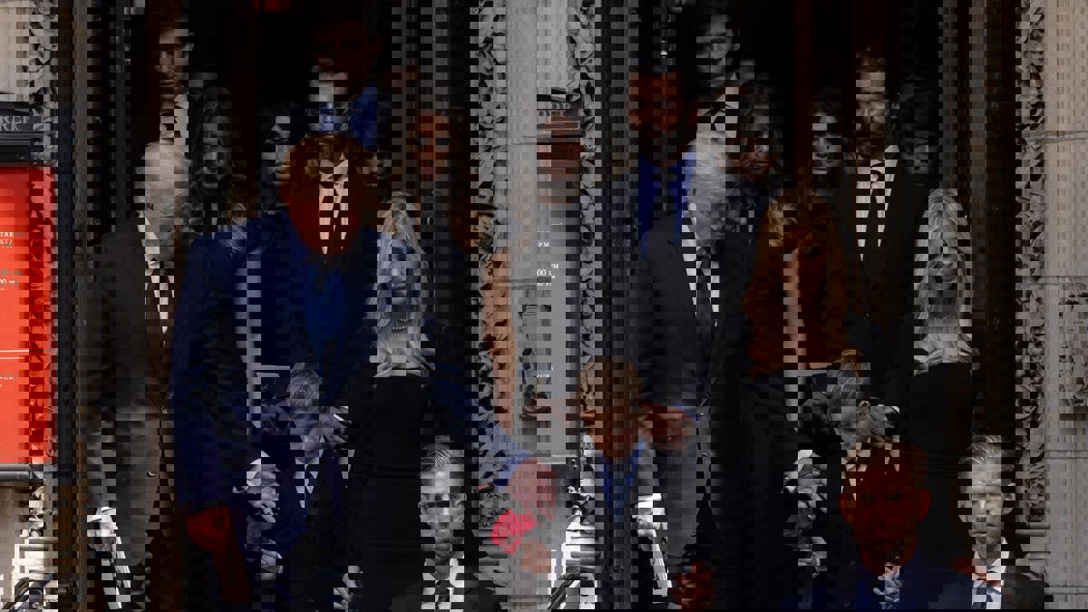 ترامب يودّع زوجته السابقة إيفانا في جنازة بنيويورك