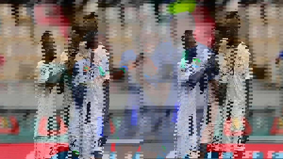 جماهير سيراليون تهاجم منزل كي كامارا بعد إضاعة ركلة جزاء أمام غينيا الاستوائية (صور)