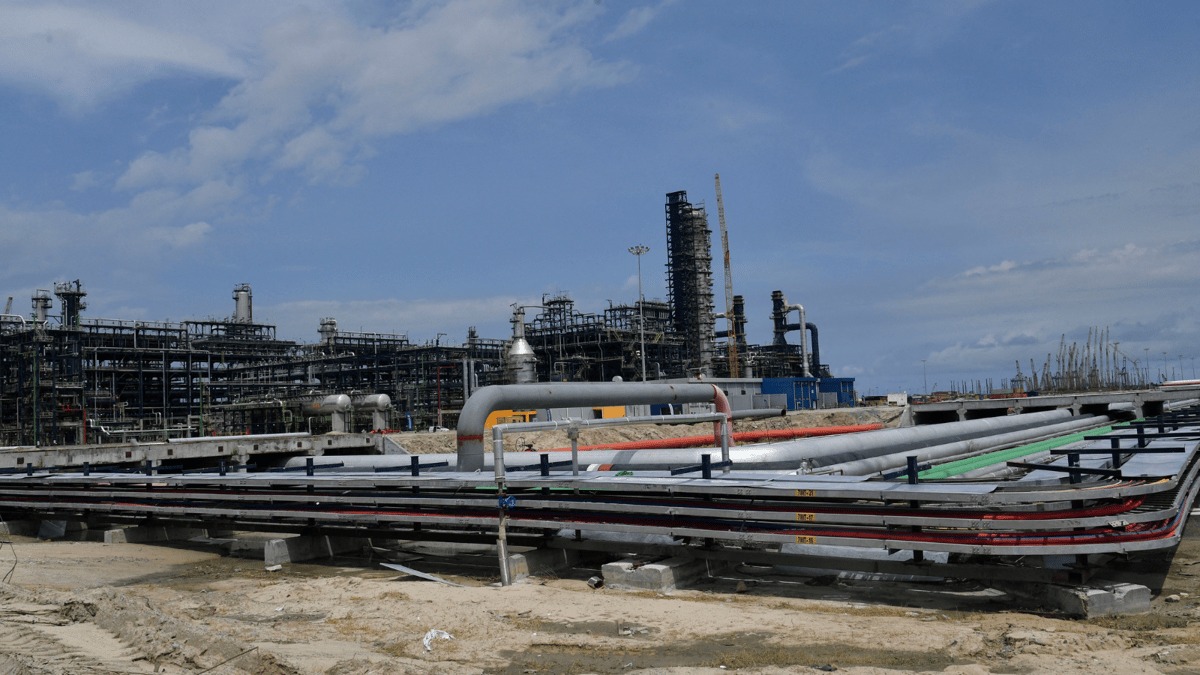 وسط اتهامات بتواطؤ أطراف في السلطة.. نيجيريا تعاني بسبب "لصوص النفط"