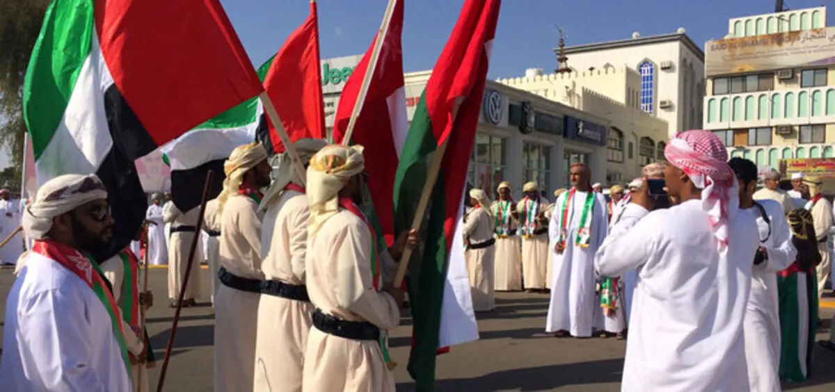 شاهد.. نشطاء عُمانيون يحبطون محاولة من قناة الجزيرة القطرية للوقيعة بين الإمارات والسلطنة