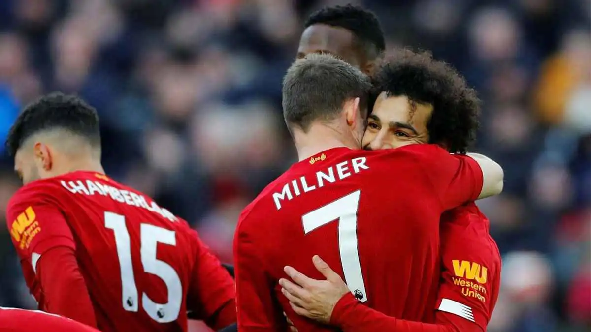 محمد صلاح يحتفل بنجم برايتون (صورة)