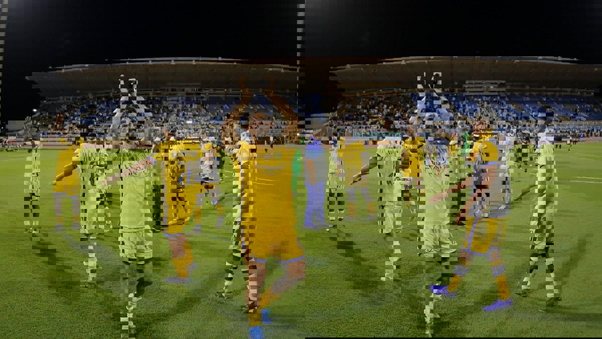 نادي النصر يخطف فوزًا صعبًا من الفتح ويعتلي قمة ترتيب الدوري السعودي مؤقتًا (فيديو)