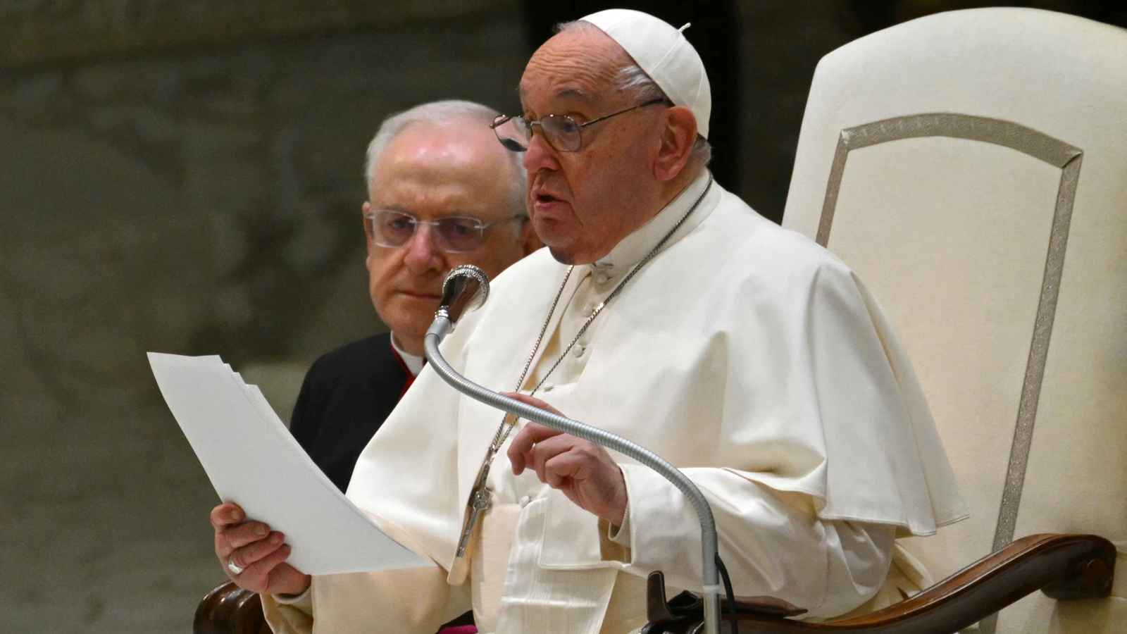 أول تعليق من البابا فرنسيس على سقوط الأسد