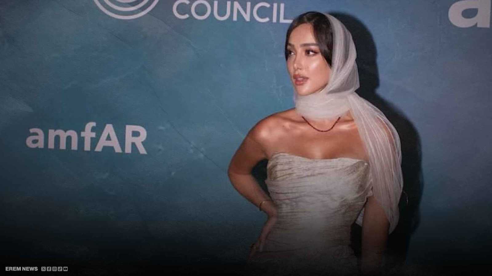 إطلالة مثيرة.. فستان بوسيل يشعل مهرجان البندقية (فيديو إرم)