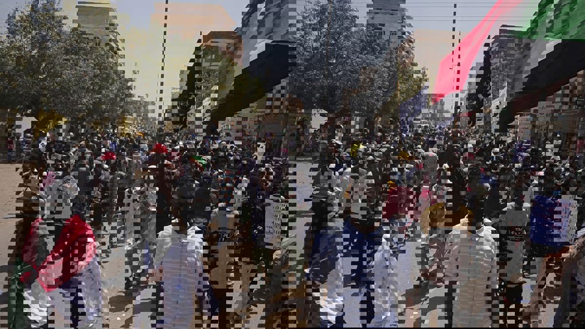 أطباء السودان: مقتل متظاهر في احتجاجات جديدة بأم درمان