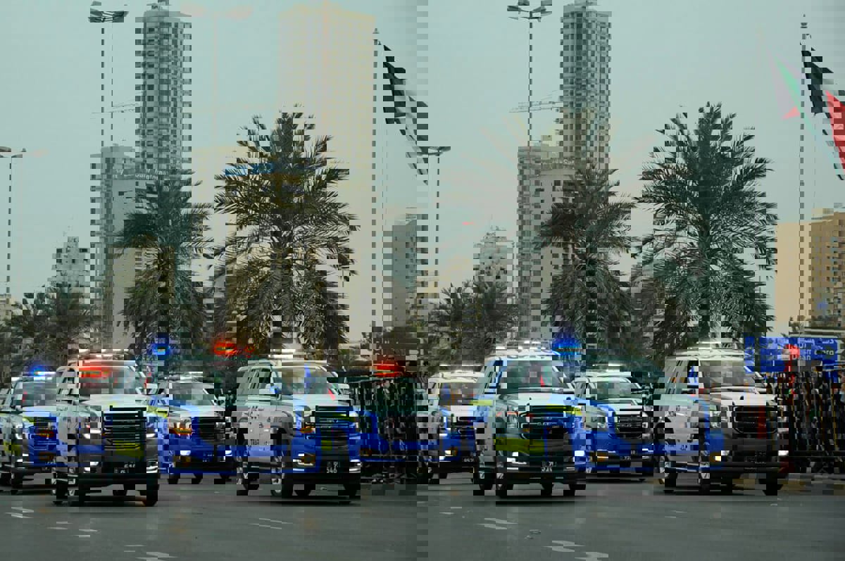 الكويت تنشر صور 24 متهما بارتكاب أعمال منافية للآداب