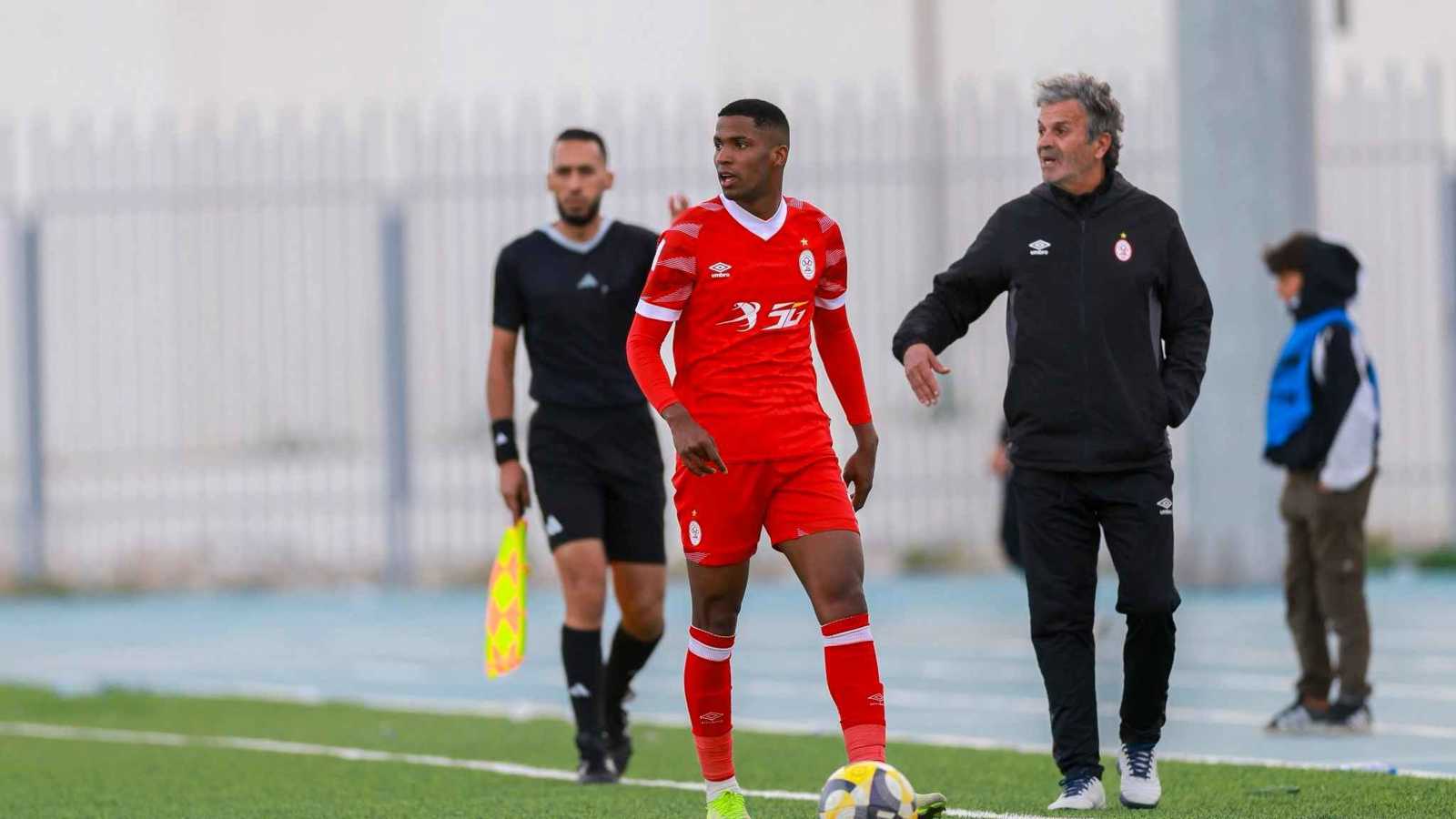 8 انتصارات في 9 مباريات.. إقالة غريبة للتونسي بن يحيى من تدريب الاتحاد الليبي 