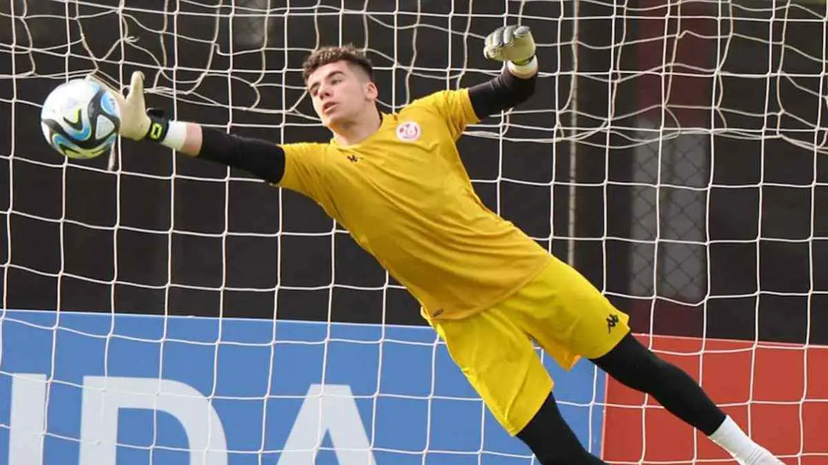 الإفريقي التونسي يعلن رسميا تعاقده مع الحارس إدريس العرفاوي