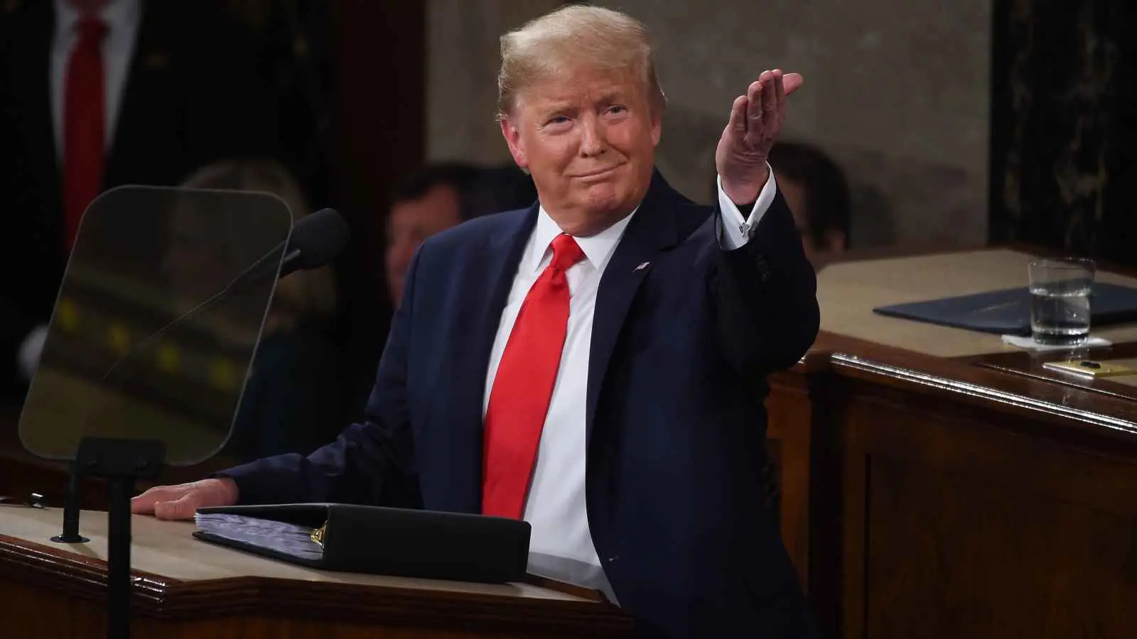 ترامب في مواجهة الكونغرس.. الرسوم الجمركية والشرق الأوسط وأوكرانيا