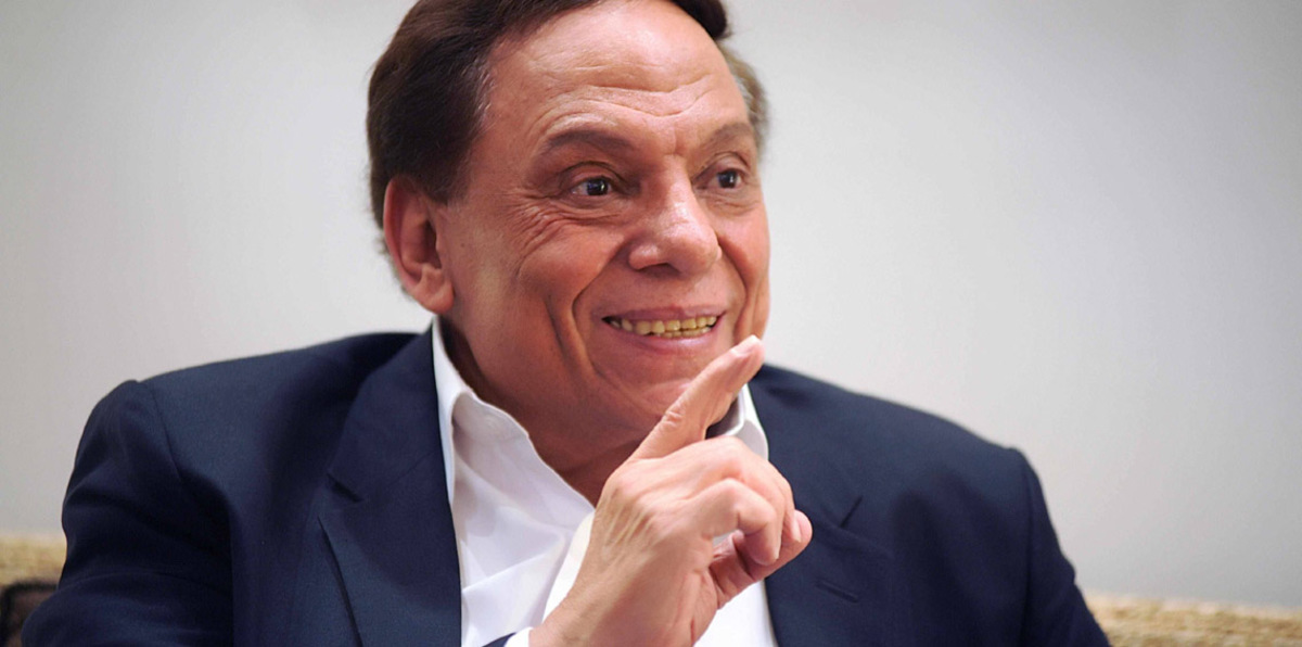 هل يوافق عادل إمام على شروط حسين فهمي لإنجاح "عوالم خفية"