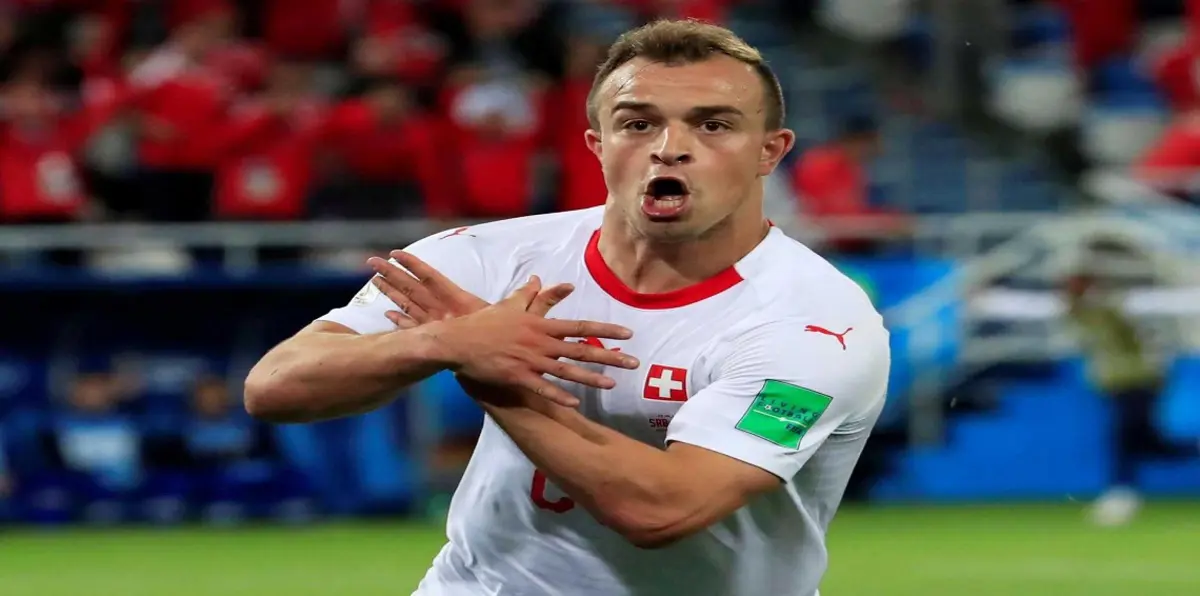 شاكيري يخضع للكشف الطبي في ليفربول.. والإعلان الرسمي عن ضم اللاعب خلال ساعات