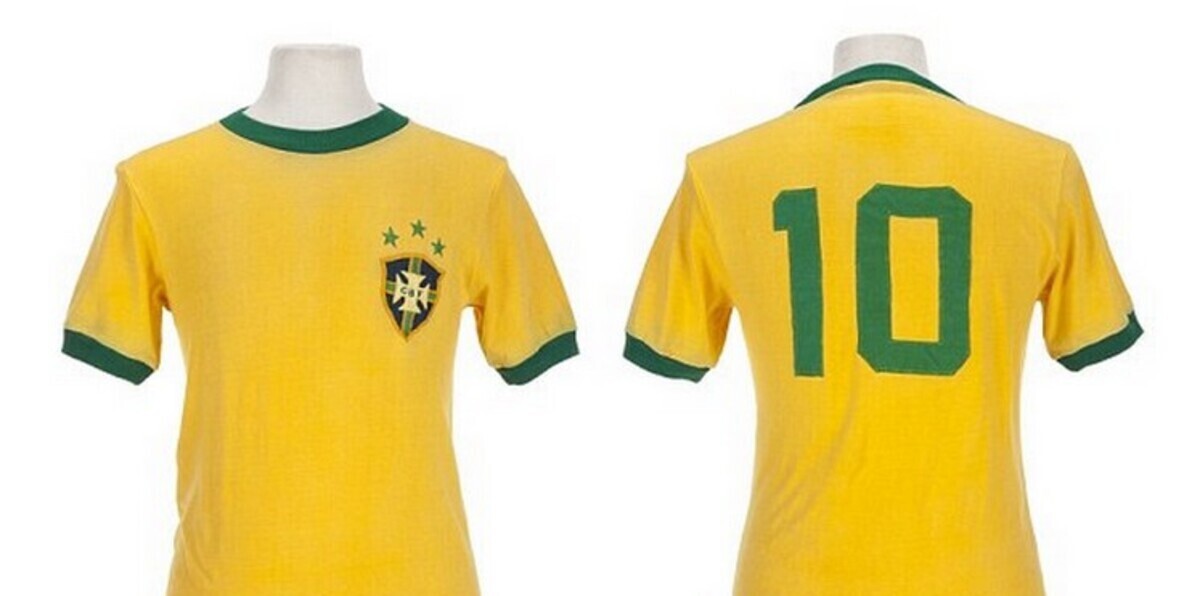 شاهد مقتنيات بيليه النادرة التي يعرضها للبيع (صور)