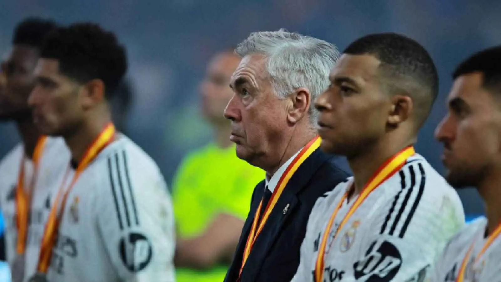 زلزال الكلاسيكو يهز أرجاء ريال مدريد.. توبيخ أنشيلوتي وانقلاب "غرفة الملابس"