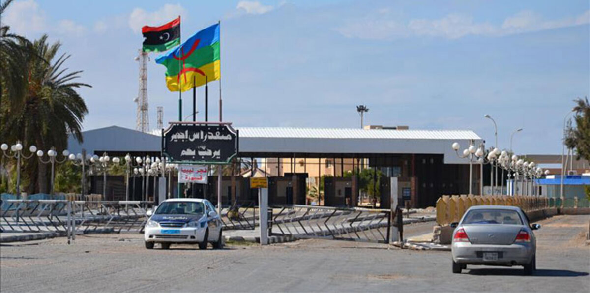 الأمن التونسي يفض تظاهرة على الحدود مع ليبيا